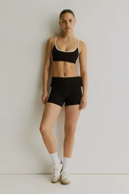 Crop top de sport matelassé SoftMove™ - Noir — photo 1