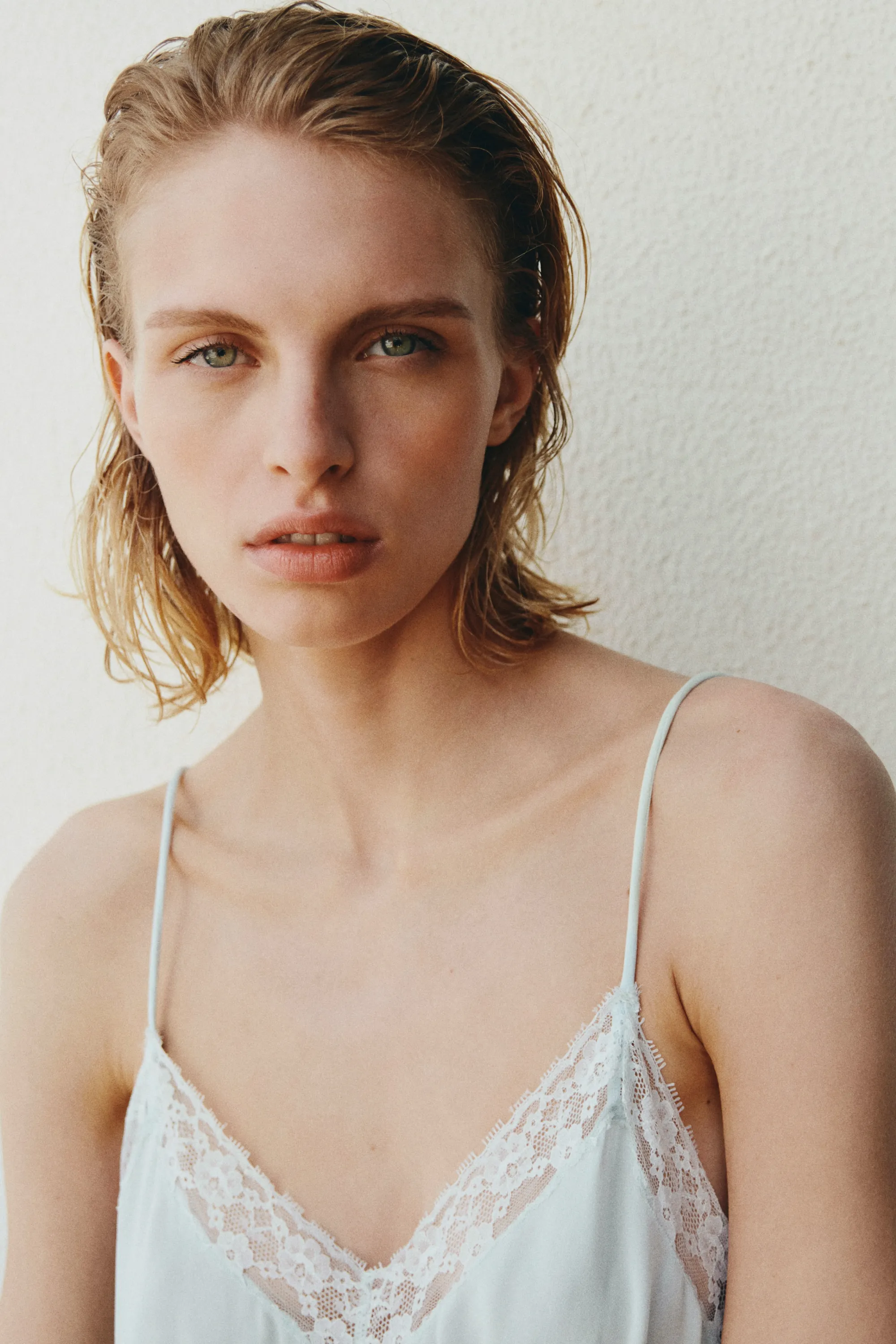Robe à bretelles fines avec dentelle - Bleu clair
