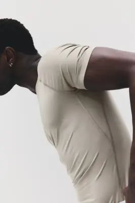 T-shirt de sport Compression Fit DryMove™ - Beige — photo 4