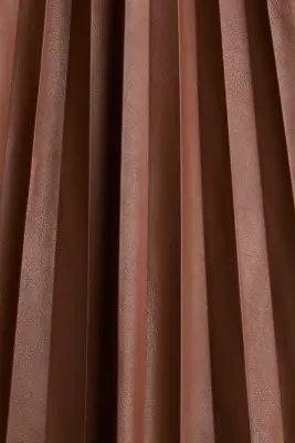 Jupe plissée en tissu enduit - Marron — photo 3