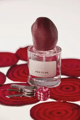 (eau de parfum rechargeable) Red Flag - iris, cardamome, palo santo — photo 3