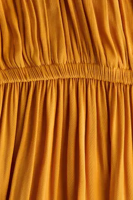 Robe drapée avec détail à nouer - Jaune moutarde — photo 4