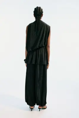 Top asymétrique à effet drapé - Noir — photo 3
