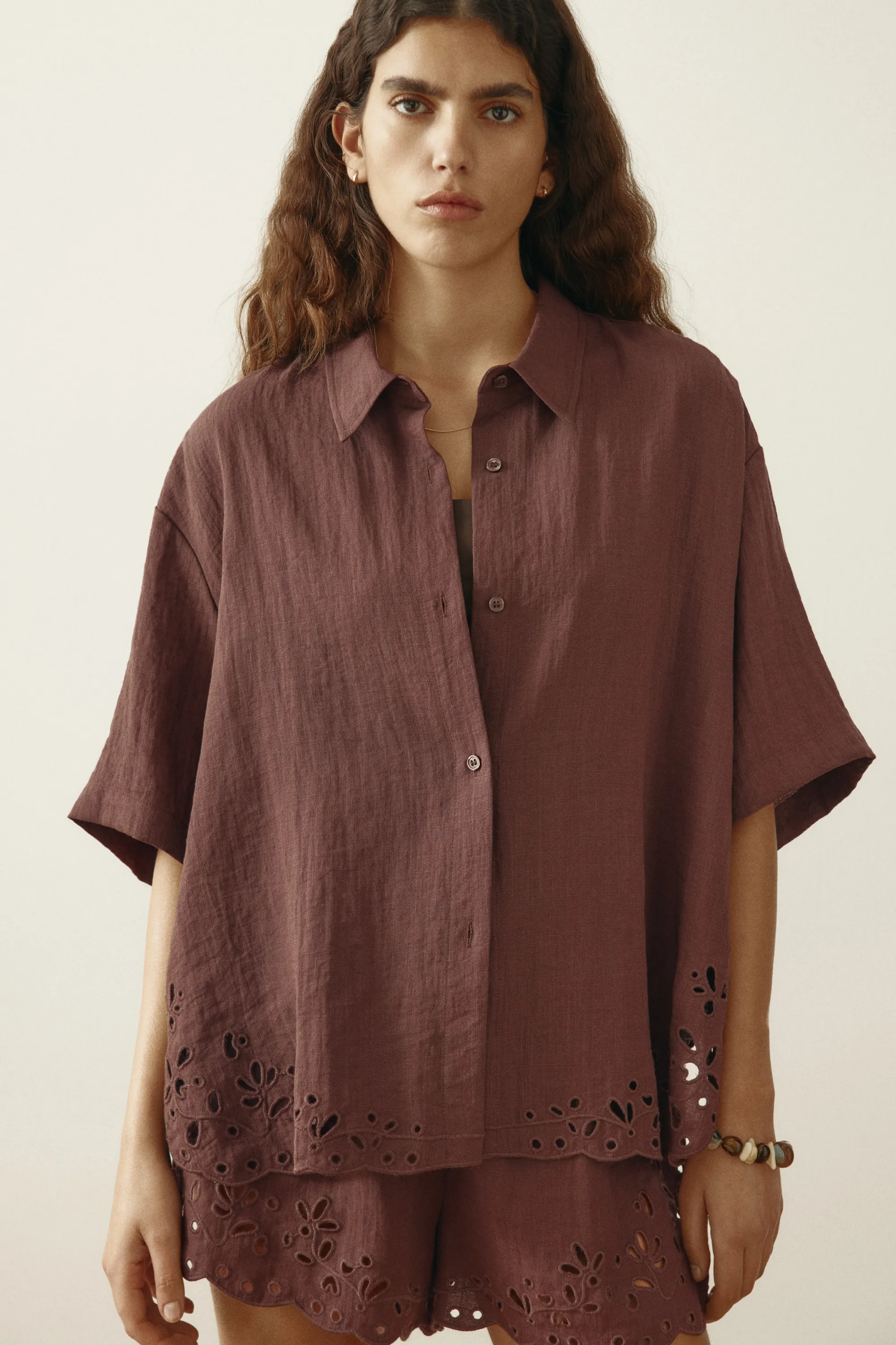 Chemise de plage avec broderie anglaise - Marron foncé