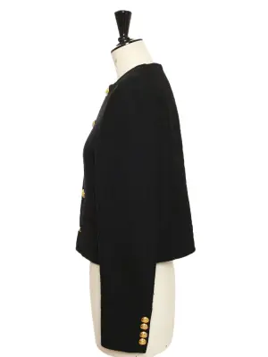 Veste courte en laine épaisse noire boutons laiton doré gravé Prix boutique €2800 Taille 38 — photo 5