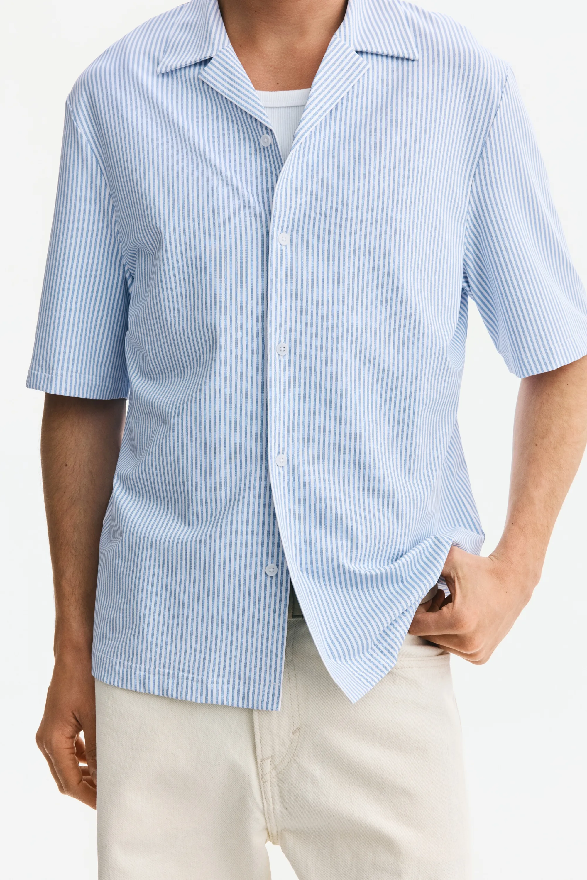 Chemise Regular Fit avec col cubain - Bleu clair/rayé