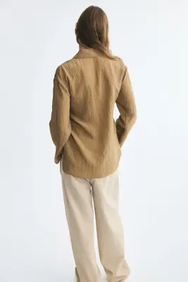 Chemise en crêpe avec détail à nouer - Vert olive/rayé — photo 3