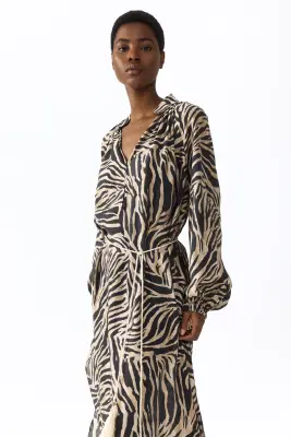 Robe oversize avec ceinture à nouer - Noir/imprimé zèbre — photo 1