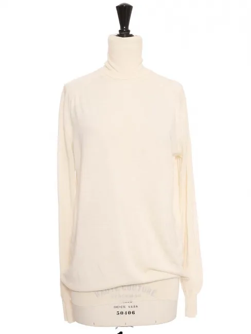 Pull col roulé en maille fine de laine blanc crème Prix boutique 1000€ Taille M