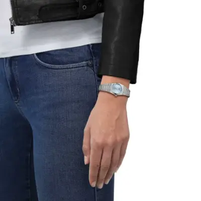 TISSOT PRX 25mm pour Femme T1370101135100 — photo 4