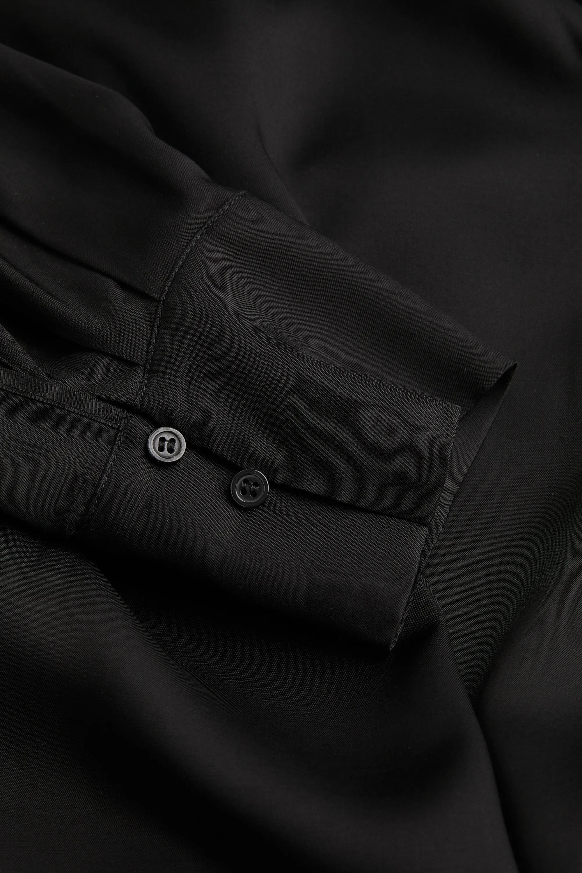 Robe chemise portefeuille en satin - Noir