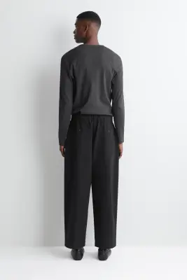 PANTALON BARREL DÉCONTRACTÉ À PLIS - NOIR — photo 2