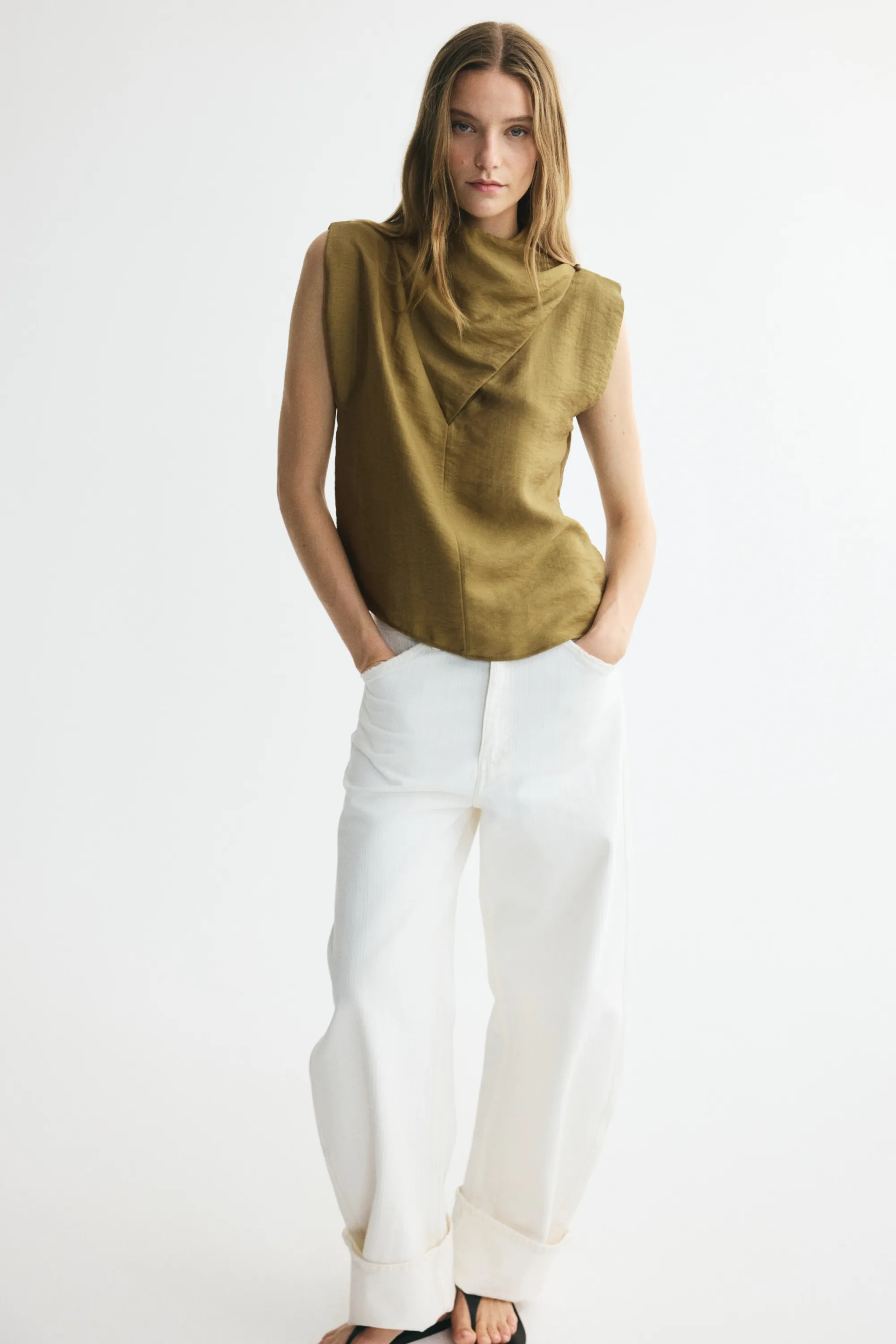 Top en lyocell mélangé avec détail croisé - Beige foncé