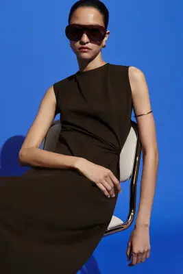 ROBE MIDI EN JERSEY À FINITION TORSADÉE - BRUN — photo 4
