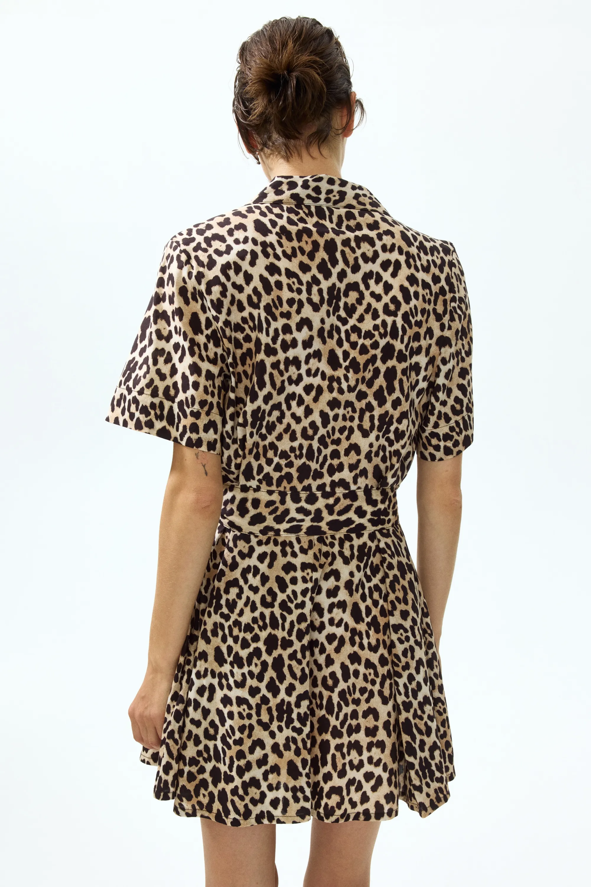 Robe chemise avec ceinture à nouer - Beige/imprimé léopard