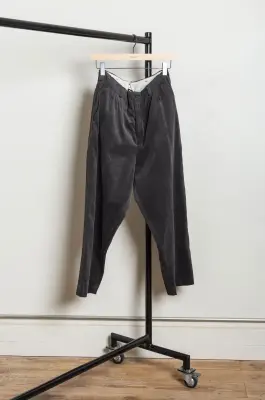 Evan Kinori – Two Pleat Pant – Charcoal — photo 2