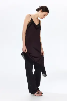 Robe à bretelles fines avec dentelle - Marron foncé/noir — photo 4