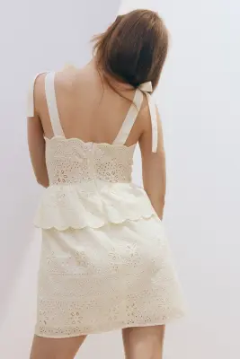 Robe en broderie anglaise avec bretelles à nouer - Crème — photo 2