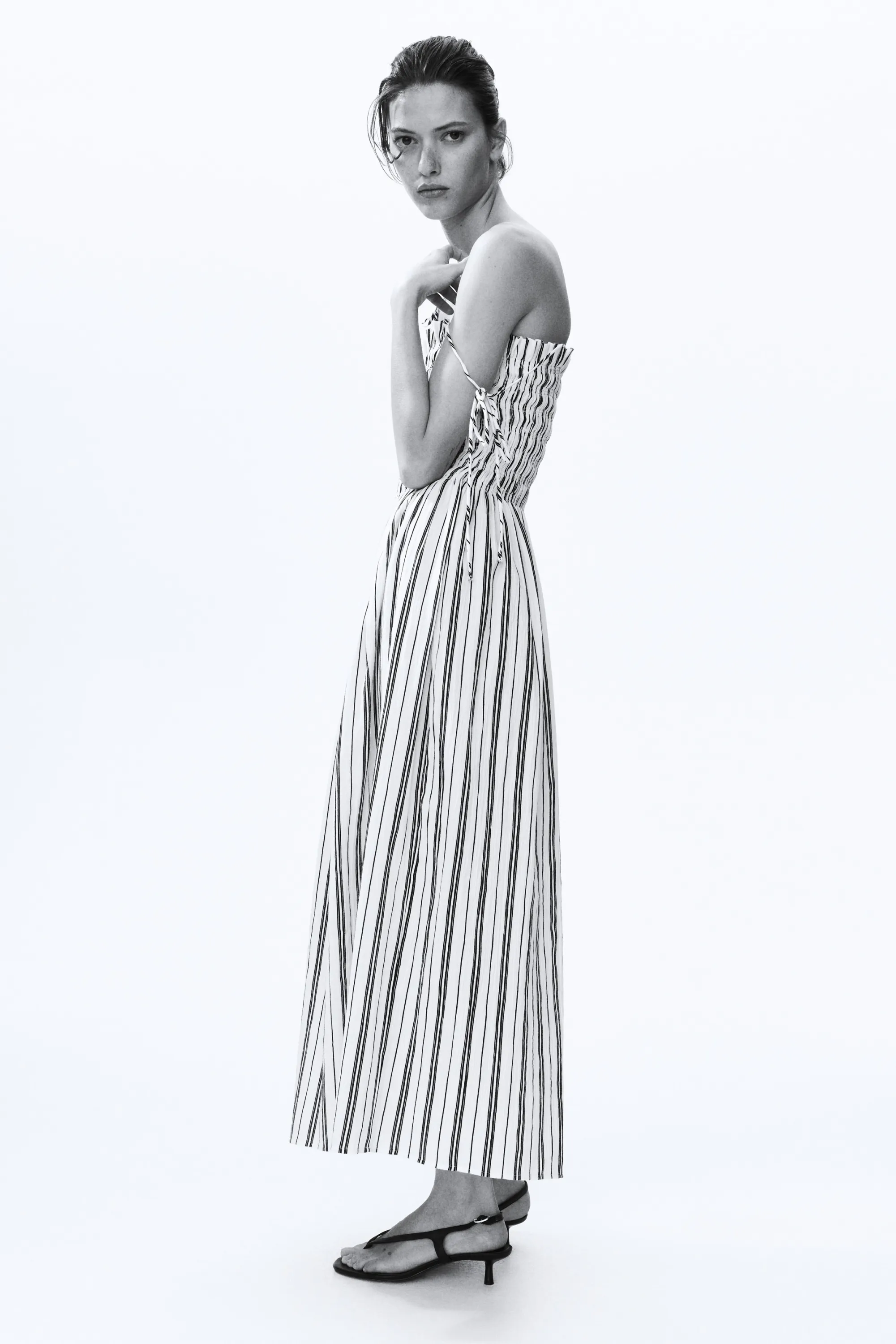 Robe avec bretelles à nouer et corsage smocké - Blanc/rayé