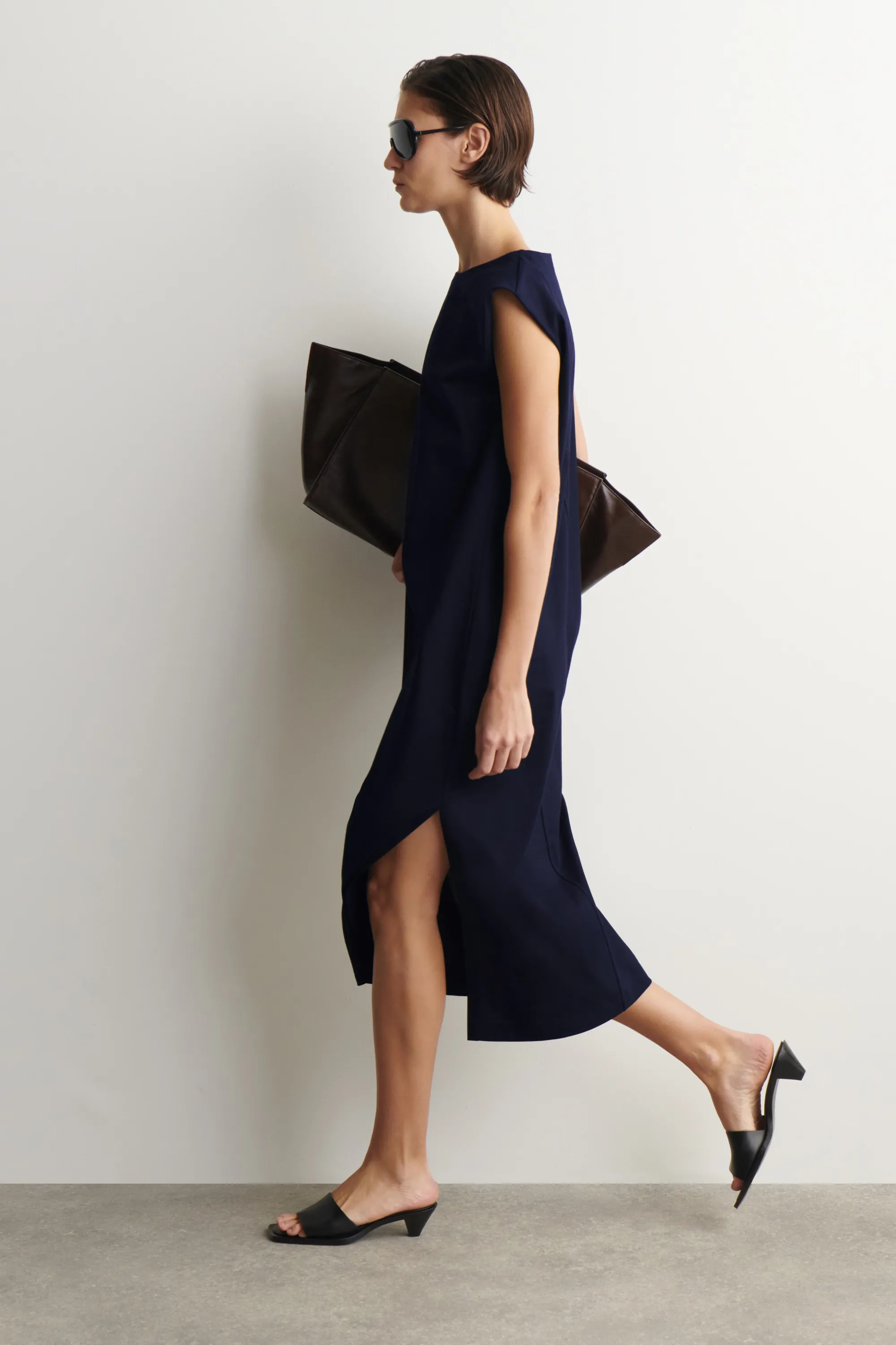 FOLDED-SHOULDER COTTON-JERSEY MIDI DRESS - BLEU MARINE