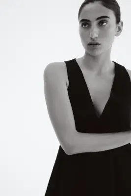 Robe avec jupe évasée - Noir — photo 1