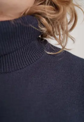 Le pull col roulé - Bleu marine — photo 2