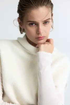 Pull sans manches avec col cheminée - Crème — photo 2