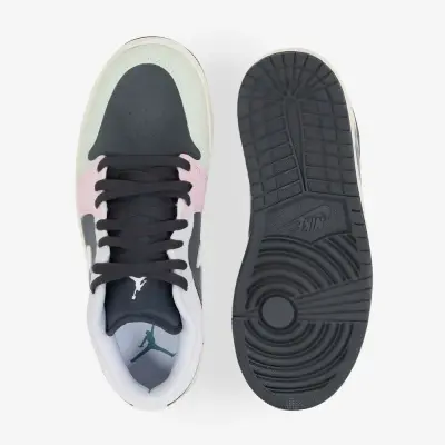 AIR JORDAN 1 LOW — photo 3