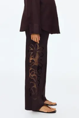 MAMA Pantalon avec broderie anglaise - Marron foncé — photo 2
