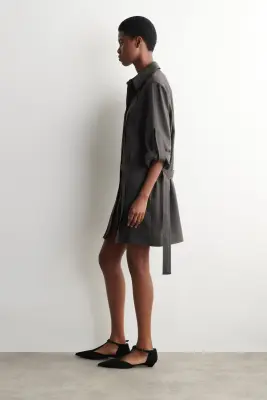 ROBE-CHEMISE COURTE DEMI-PLISSÉE EN LAINE - GRIS FONCÉ — photo 1