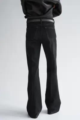 Jean bootcut avec plis - Noir — photo 4