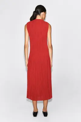 ROBE LONGUE SANS MANCHES EN JACQUARD PLISSÉ - ROUGE — photo 3