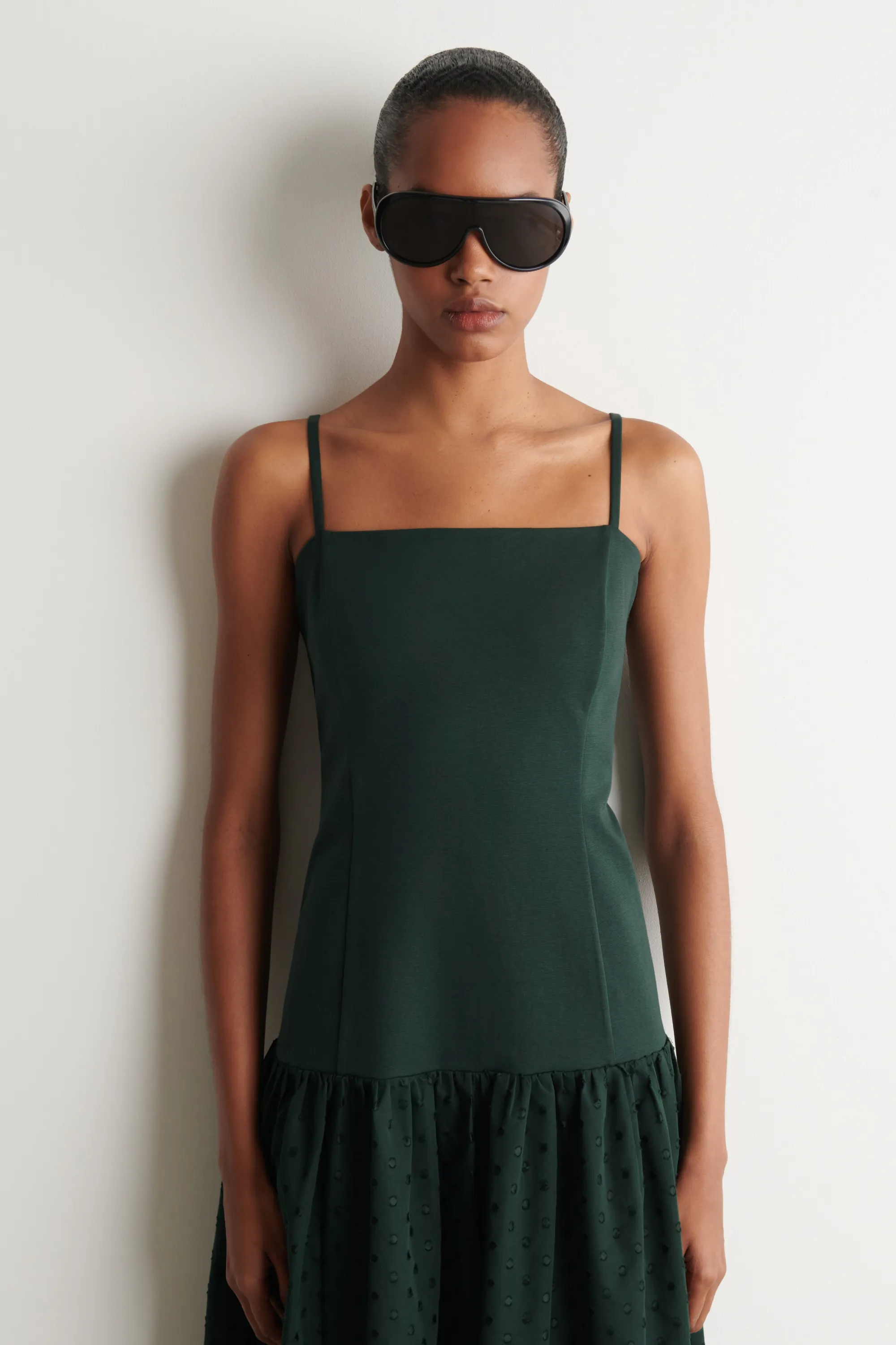 ROBE À POIS SCULPTÉE TAILLE BASSE - VERT / POIS