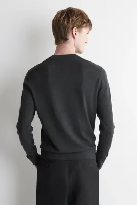 PULL SLIM À COL ROND EN LAINE MÉRINOS - GRIS ANTHRACITE CHINÉ — photo 4