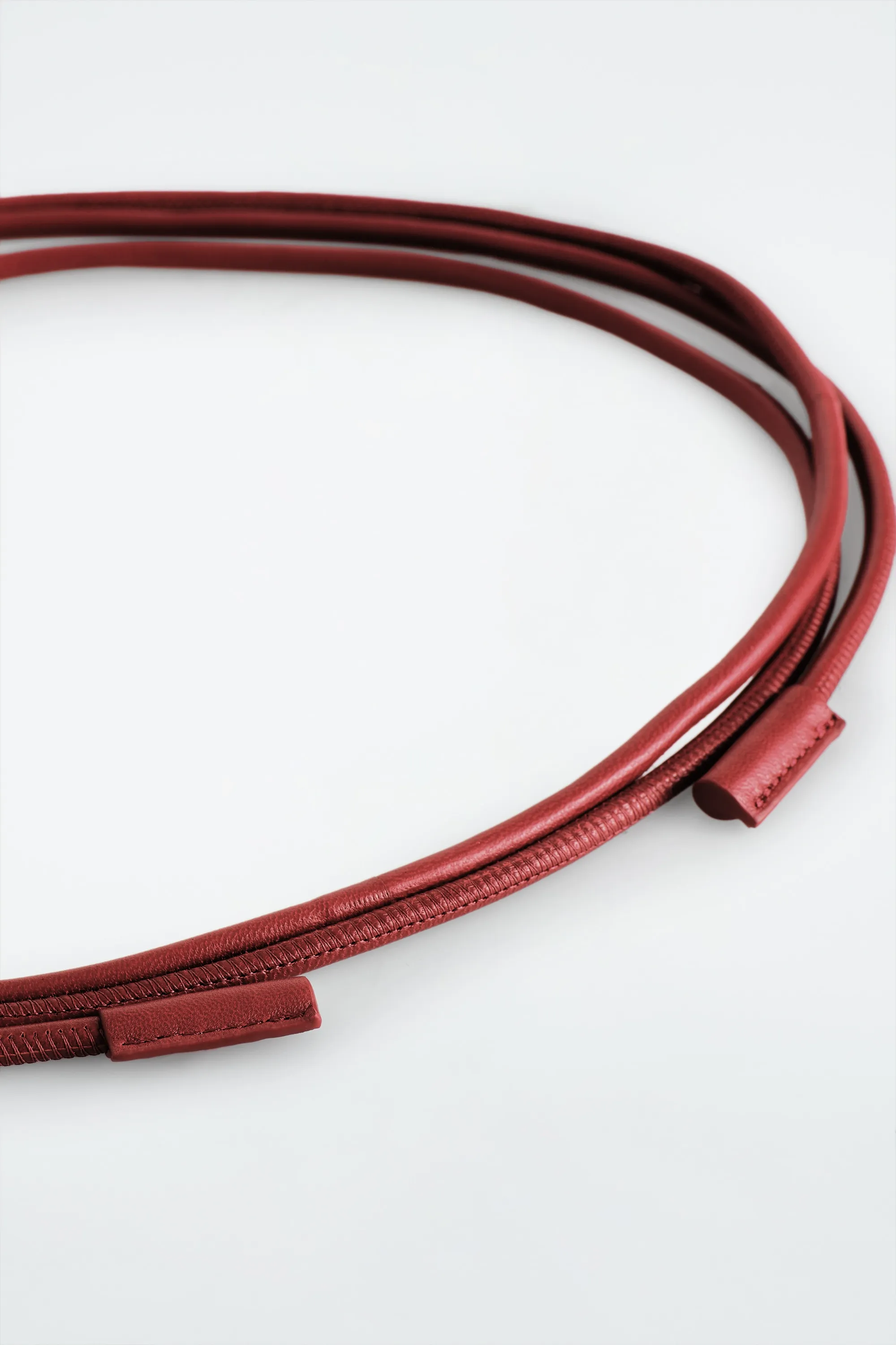CEINTURE EN CUIR FAÇON CORDE - ROUGE