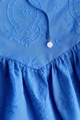 Robe brodée avec jupe évasée - Bleu — photo 3