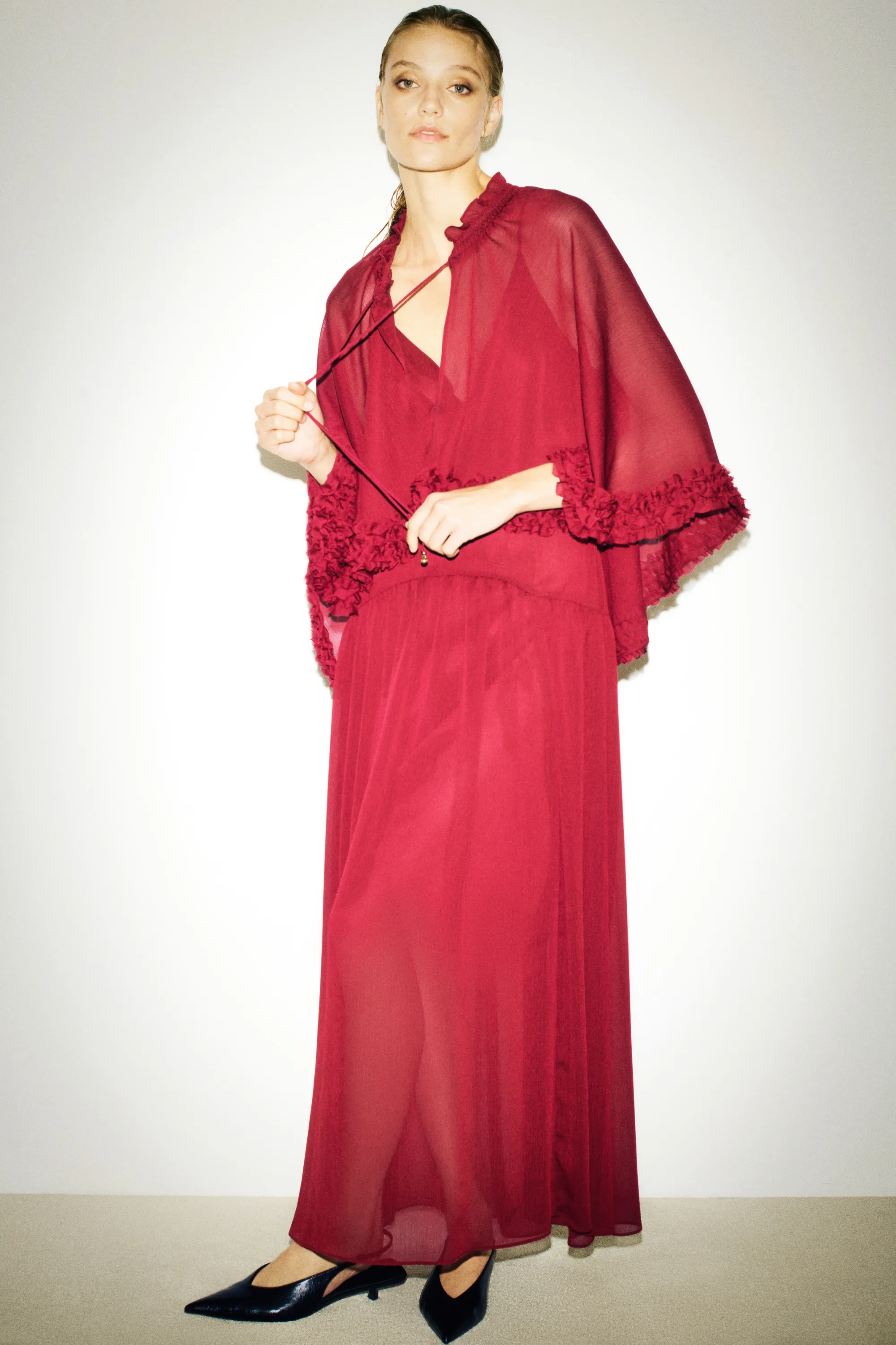 Robe en mousseline avec détail façon cape - Rouge foncé