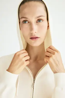 Veste à capuche en maille fine avec zip - Crème — photo 3