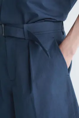 SHORT WORKWEAR CEINTURÉ EN COTON PIMA - BLEU MARINE — photo 2