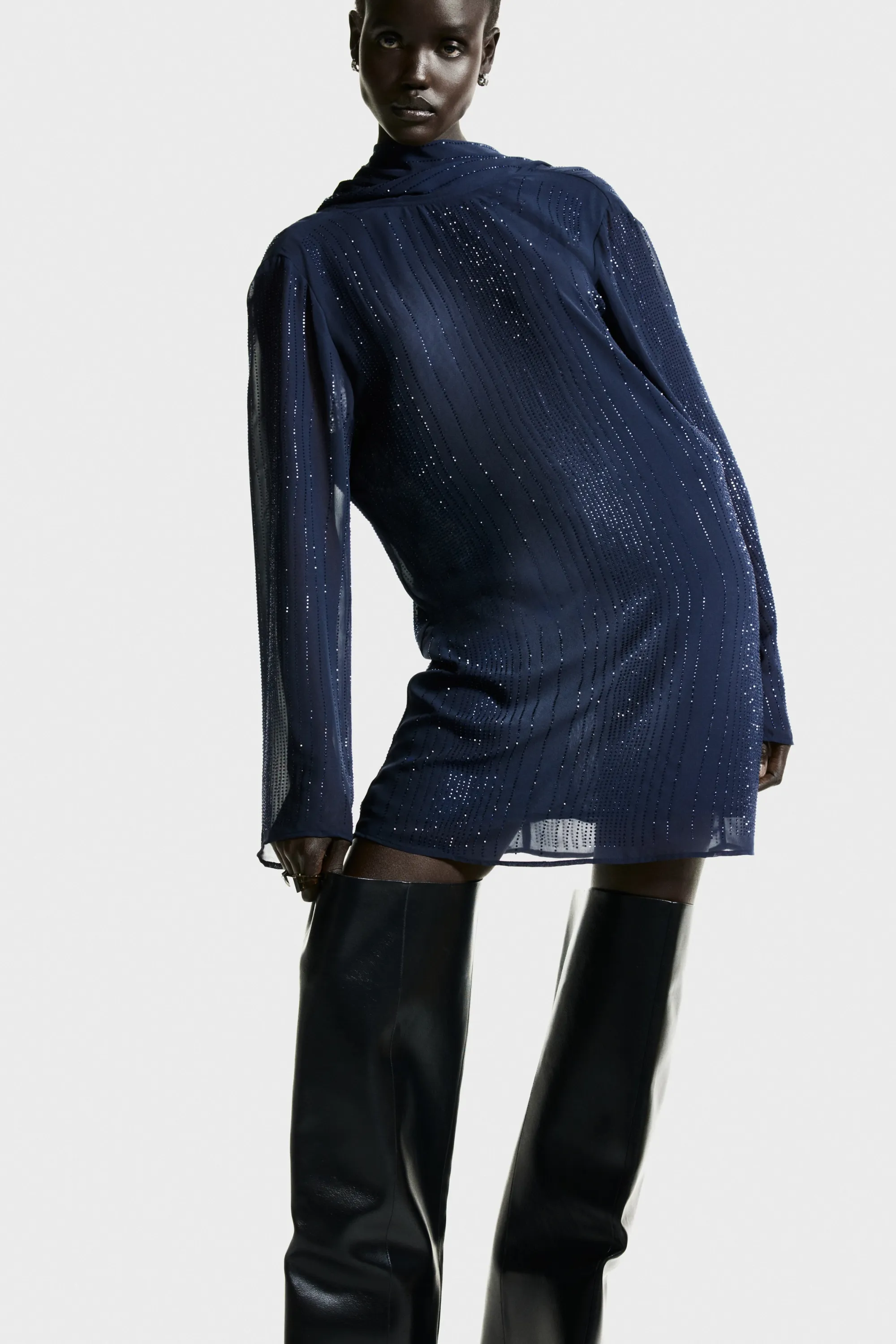 Robe ornementée avec dos bénitier - Bleu marine