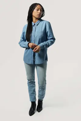 La chemise en jean - Bleu clair — photo 4