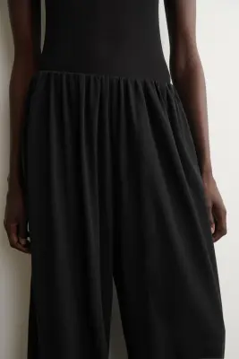 PANTALON BALLON EN JERSEY FRONCÉ - NOIR — photo 2