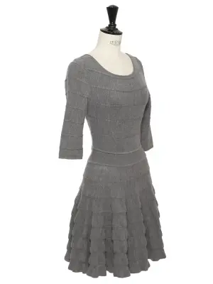 Robe fit and flare manche 3/4 en 100% laine gris clair Prix boutique 4400€ Taille 34/36 — photo 4