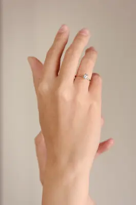 BAGUE EWANDE SIMPLE BAGUETTE - Or rose 18 carats — photo 2