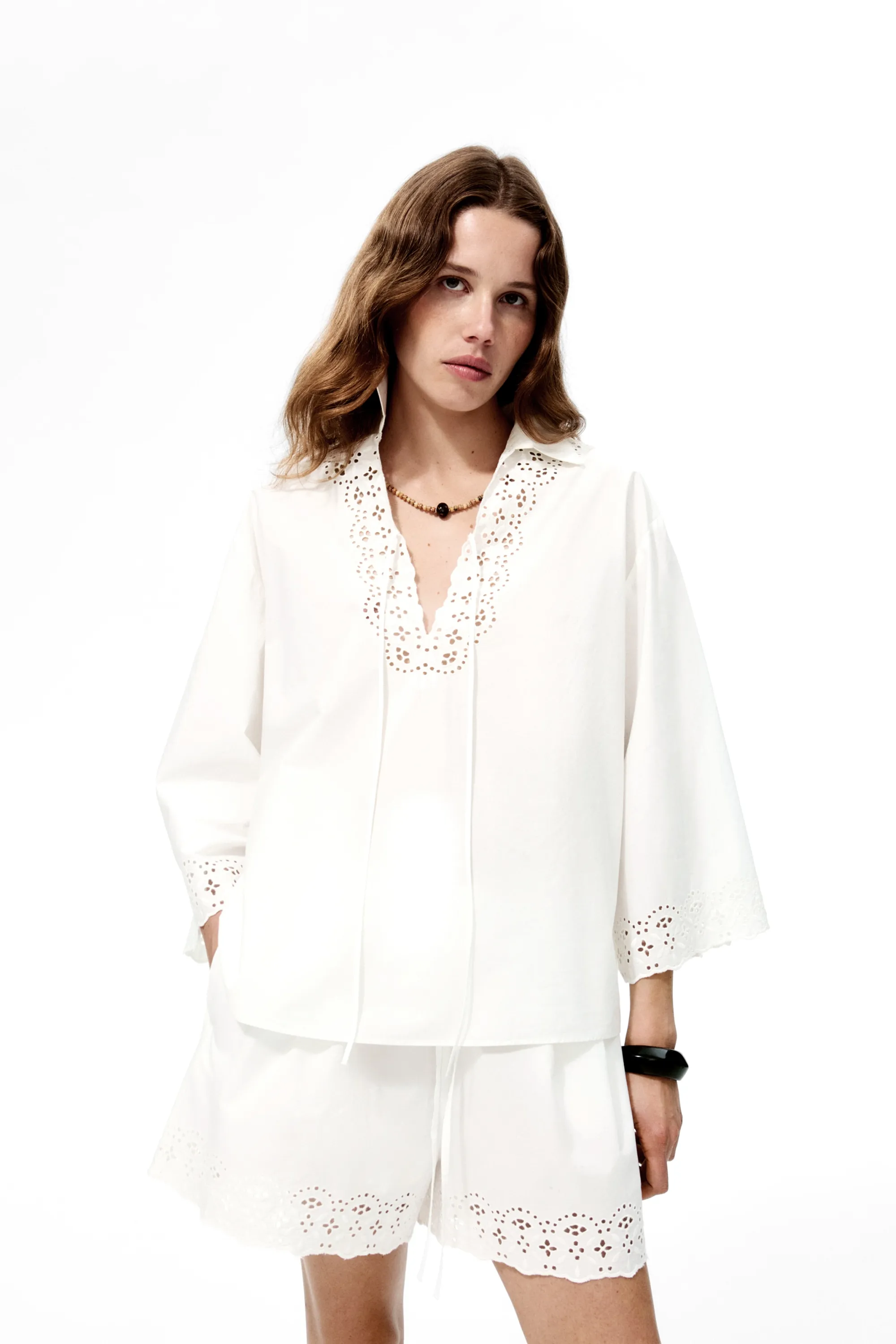 Short en coton avec broderie anglaise - Blanc