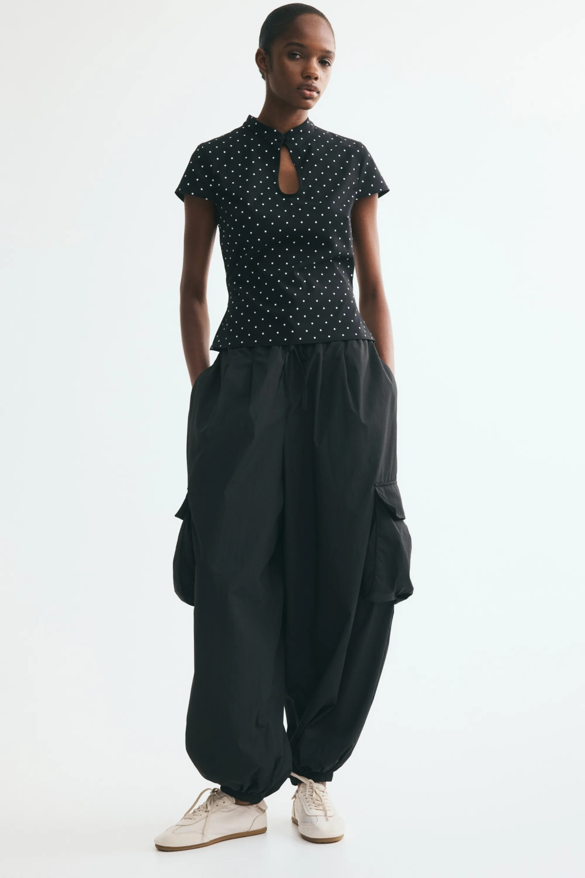 Top en viscose mélangée avec fente goutte d'eau - Noir/pois