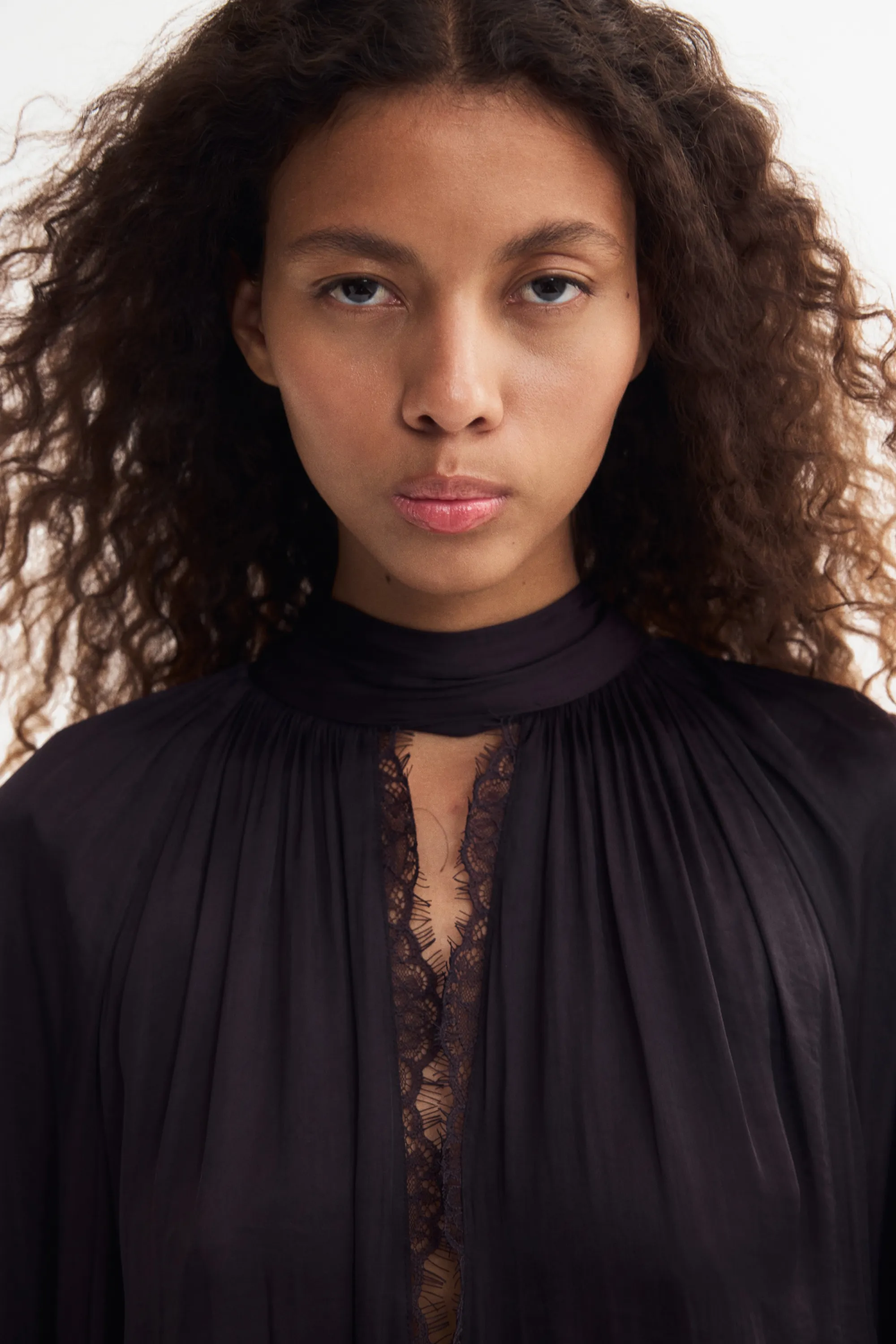 Robe à manches ballon avec dentelle - Violet foncé