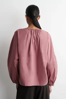 BLOUSE FRONCÉE EN COTON PIMA - BAIE — photo 4