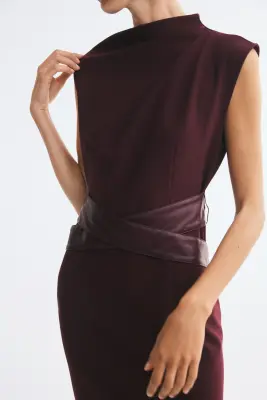 Robe asymétrique avec ceinture - Violet foncé — photo 2