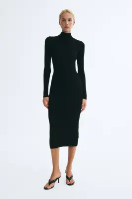 Robe en maille côtelée avec col cheminée - Noir — photo 1
